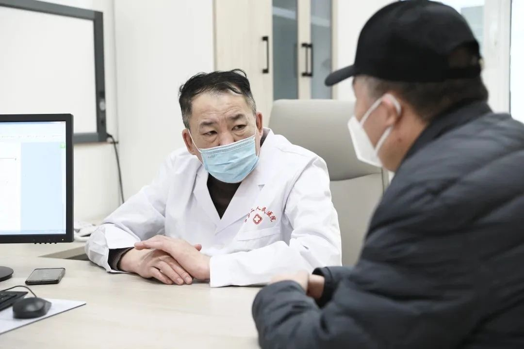患者如潮，就診場面火爆！市二院著名專家診區百余位專家陸續來院出診(圖4)